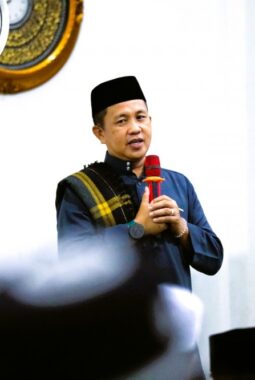 Bupati Morowali, Iksan Ajak Warga Perkuat Kebersamaan Saat Tarawih   