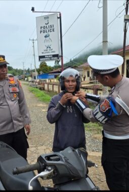 Operasi Keselamatan Tinombala 2026, Polres Morowali Utara bagikan Helm dan Jaket Gratis 