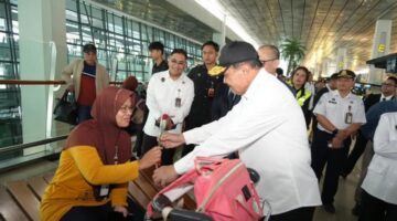 Pastikan Kesiapan Layanan Mudik Lebaran, Menko Polkam Tinjau Pelabuhan dan Bandara