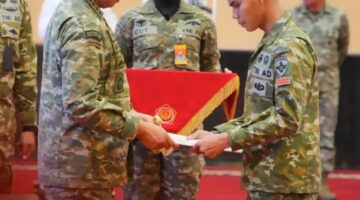 Panglima TNI Anugerahkan KPLB Prajurit TNI Berprestasi Juara Pertama Hafalan 30 Juz Al Quran