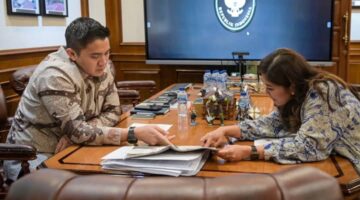 Seskab  Terima Kunjungan  Menteri  Komunikasi dan Digital, Bahas PP Tunas 