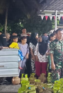 Babinsa Turun Langsung,Pastikan Penyaluran Gas Elpiji 3 Kg Berjalan Tertib 