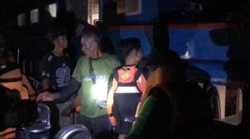 Tim SAR Gabungan, Berhasil Evakuasi 17 Penumpang KM Lapopo Expres yang Alami Mati Mesin di Perairan Banggai Laut