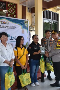 Berkah Ramadhan, Polres Morowali Utara bagikan parsel lebaran kepada anggota Polri dan Elemen Masyarakat