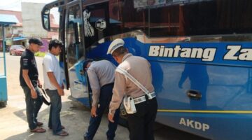 Polres Morowali Utara, Ramp Check dan Tes Urine kepada Sopir Bus AKAP