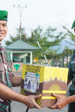 Kodim 1311/Morowali Bagikan bingkisan Lebaran kepada Prajurit, Sekaligus Melepas Cuti Lebaran