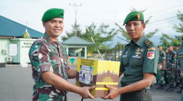 Kodim 1311/Morowali Bagikan bingkisan Lebaran kepada Prajurit, Sekaligus Melepas Cuti Lebaran
