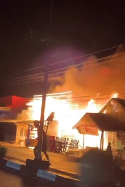 Diduga Akibat Kompor Gas , Tiga Rumah Dilalap Sijago Merah  