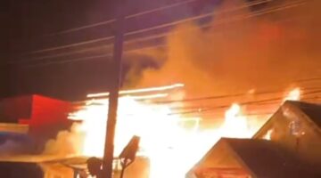 Diduga Akibat Kompor Gas , Tiga Rumah Dilalap Sijago Merah  