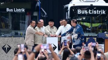 Presiden Prabowo Subianto Resmikan Pabrik Perakitan Kendaraan Komersial Listrik,