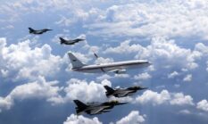 HUT TNI AU, Pesawat Kepresidenan Dikawal Empat F-16 dan Dua T50 Golden Eagle