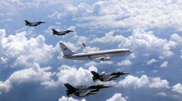 HUT TNI AU, Pesawat Kepresidenan Dikawal Empat F-16 dan Dua T50 Golden Eagle