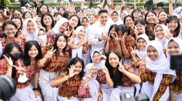 Siswa-siswi  SMAN 2 Jakarta,Antosias Berkujung di Istana Kepresidenan 