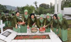 Ziarah Penuh Makna, Ketua Persit KCK Daerah XVIII/Kasuari Pimpin Penghormatan di TMP Trikora Jelang HUT ke-80 Persit KCK