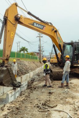 Tingkatkan Infrastruktur Jalan Nasional, IMIP Bangun Drainase Beton di Ruas Trans Sulawesi