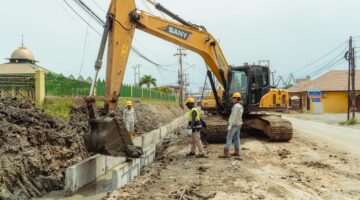 Tingkatkan Infrastruktur Jalan Nasional, IMIP Bangun Drainase Beton di Ruas Trans Sulawesi