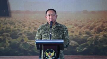Dukung Ketahanan Pangan Nasional,Panglima TNI Panen Kedelai di Kabupaten  Nganjuk 