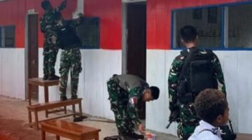  Satgas Teritorial Koops TNI Habema, Perbaiki Gedung Sekolah 