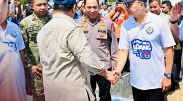 Panglima TNI Dampingi Presiden RI Prabowo Subianto Panen Raya Udang di Kebumen