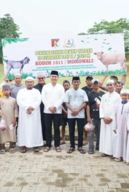 Kodim 1311/Morowali Tebar Kepedulian Melalui Pemotongan dan Pembagian Hewan Kurban