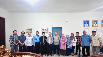 Raih Akreditasi Tinggi, Dr.Muhamad Dasril Mendapat Penghargaan  dari Rektor Unismuh 