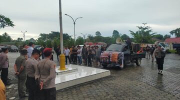 Aliansi Masyarakat Peduli BBM Morowali Demo di depan Kantor DPRD Morowali