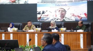 Jaga Stabilitas Harga, Sekjen Kemendagri Minta Bulog Percepat Distribusi Minyak Goreng ke Indonesia Timur