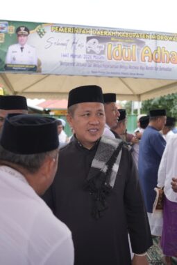 Sholat Idul Adha di Sombori Kepulauan, Bupati Morowali Lanjutkan Tradisi Sesuai Janji