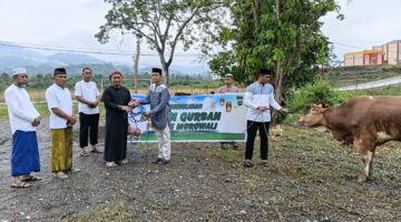Kapolres Morowali Serahkan Hewan  Qurban Secara Simbolis,Wujud Kepedulian di Hari Raya Idul Adha 1447 H