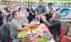 Sederhana namun Meriah, Ultah Istri Bupati Morowali Dirayakan Bersama Pengunjung Rumah Makan