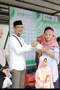 IMIP Bagikan 1.800 Paket Daging Kurban untuk Warga Bahodopi