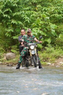 Danrem 132/Tadulako Tinjau Langsung Pembangunan Jembatan Baina’a Barat