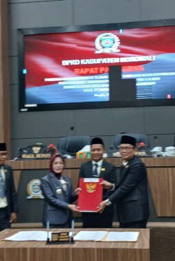 Pemkab dan DPRD Morowali Sepakat Empat Ranperda Menjadi Perda 