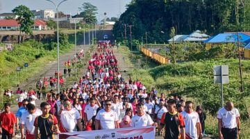 Ribuan Warga Bungku Ramaikan Jalan Sehat Polres Morowali 
