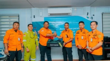 Perkuat Kesiapsiagaan Bencana, PT Vale Serahkan Paket Peralatan Penyelamatan Air ke Pos SAR Kolaka