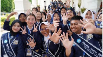 76 Siswa Bintang Sobat  SMP Kunjungi Istana Kepresidenan Jakarta 