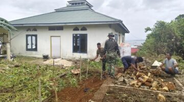 Satgas TMMD Ke-129 Kodim 1311/Morowali, Bersama Warga Gotong Royong Gali Pondasi MCK Masjid Nurul Husraini