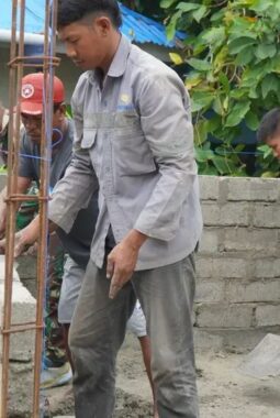 Sinergi Satgas TMMD dan Masyarakat, Dalam  Pembangunan Dinding MCK Masjid Quba Desa Umbele 