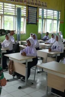 Satgas TMMD Ke-129 Kodim 1311/Morowali, Berikan Edukasi di SMPN 2 Bungku Selatan  Tentang Program TMMD 