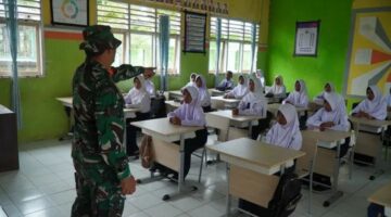 Satgas TMMD Ke-129 Kodim 1311/Morowali, Berikan Edukasi di SMPN 2 Bungku Selatan Tentang Program TMMD