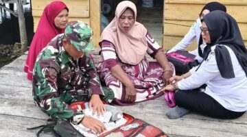 Satgas TMMD Ke-129, Pemeriksaan Kesehatan Door to Door kepada Warga Umbele