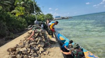 Semangat Gotong Royong, Warga dan Satgas TMMD Kumpulkan Batu untuk Pembangunan Rabat Beton di Desa Polewali