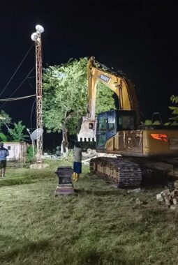 Tak Kenal Lelah, Malam Hari Satgas TMMD Ke-129 Kodim 1311/Morowali Tetap Bekerja Membuka Jalan
