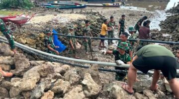 Kumpulkan Material Batu, Satgas TMMD Ke-129 Kodim 1311/Morowali Percepat Pekerjaan Rabat Jalan