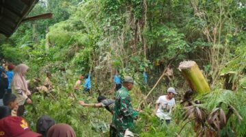 Satgas TMMD Bersama  Siswa SDN Umbele,  Bersihkan Lingkungan Sekolah