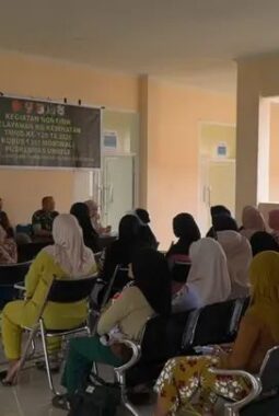Tingkatkan Pengetahuan Tentang Kesehatan, Satgas TMMD Ke-129  Gelar Kegiatan  Penyuluhan KB 