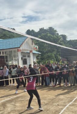Turnamen Volley Putri Perebutkan Piala Kapolsek Bungku Selatan, Berhadiah Jutaan Rupiah