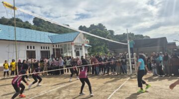 Turnamen Volley Putri Perebutkan Piala Kapolsek Bungku Selatan, Berhadiah Jutaan Rupiah