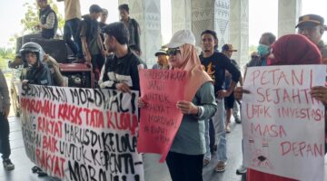 Bupati Tidak Ada Ditempat, Warga Ancam Akan Duduki Kantor Bupati Morowali
