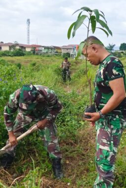 Perduli Lingkungan,Danramil 1311-09 Bahodopi Pimpin Tanam Pohon Mangga 
